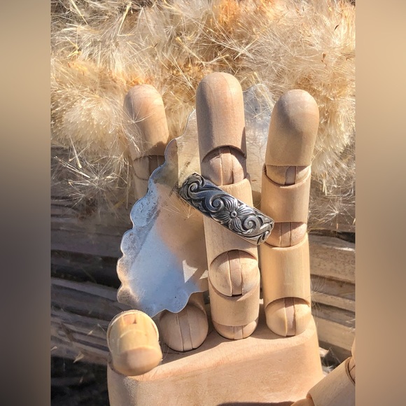 Handcrafted Southwestern Silver Inlaid Stick Agate Ring - Picture 11 of 14